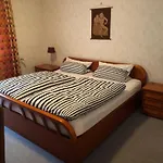 カフェ ペンション ゾンネンカンゼル ゲストハウス シュターツバート・ブリュッケナウ